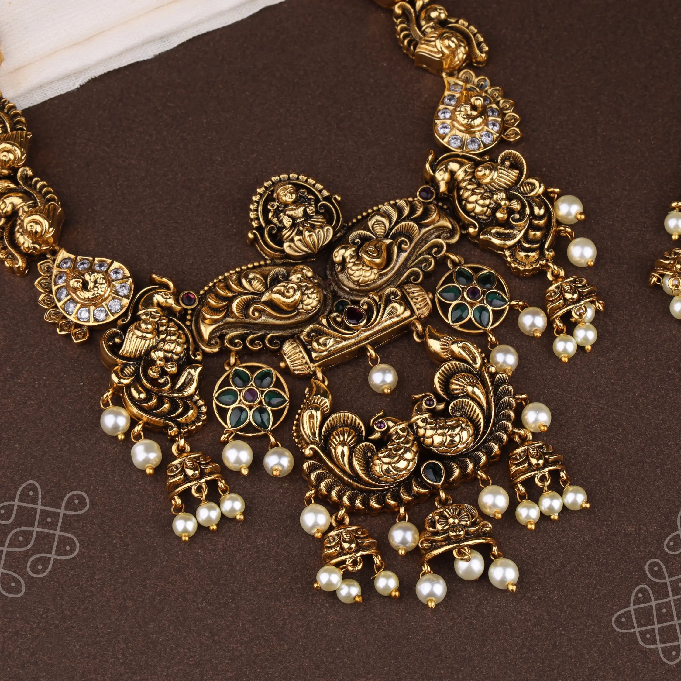 Antique Haram with earrings with green kemp stone