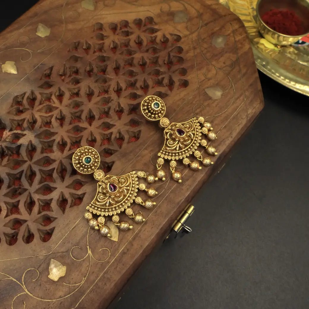 Antique necklace with earrings set - Thenianantham