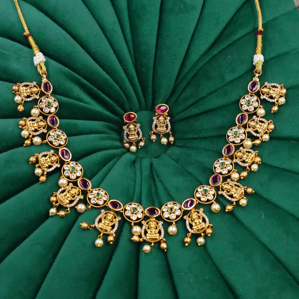 Antique necklace with kemp stones and stud