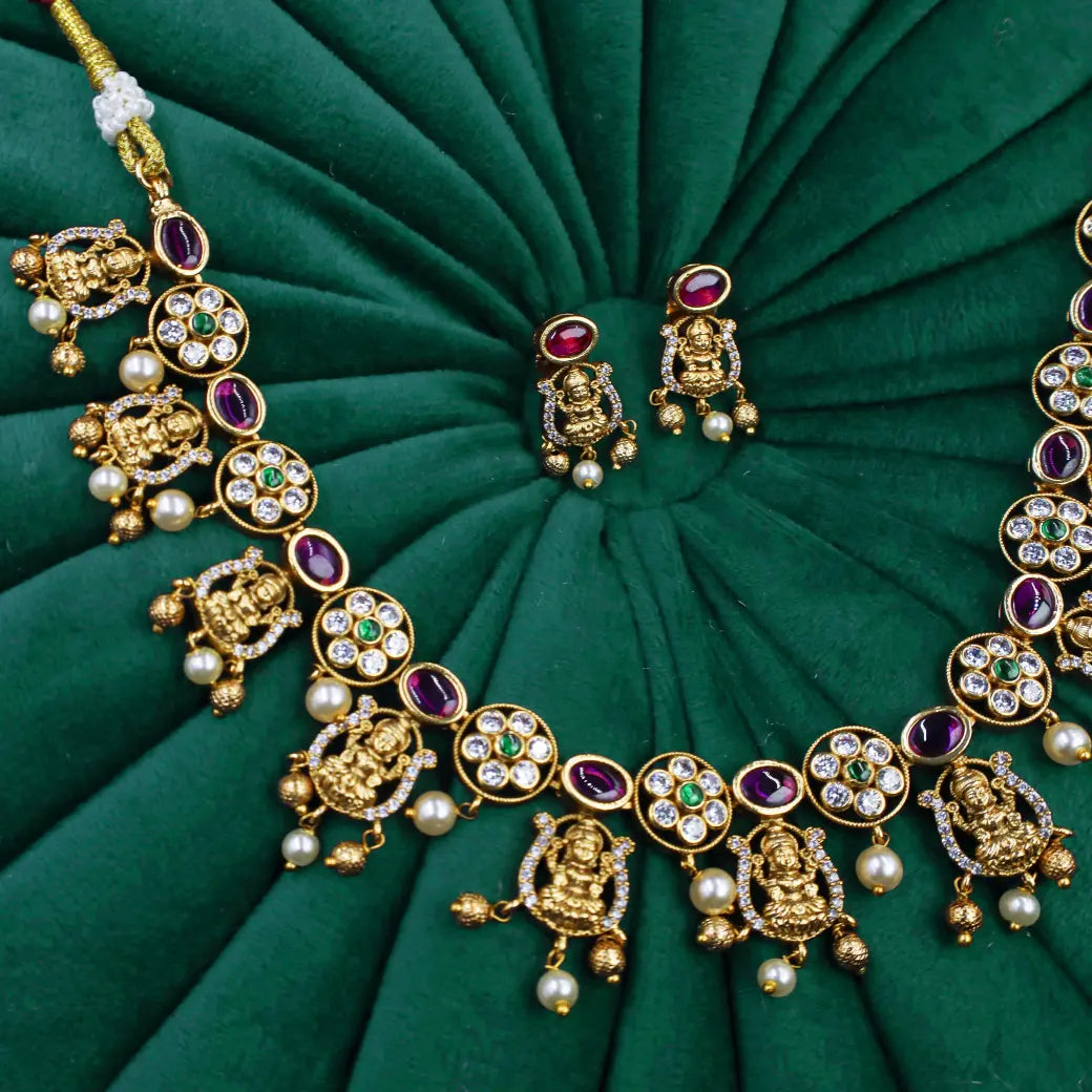 Antique necklace with kemp stones and stud