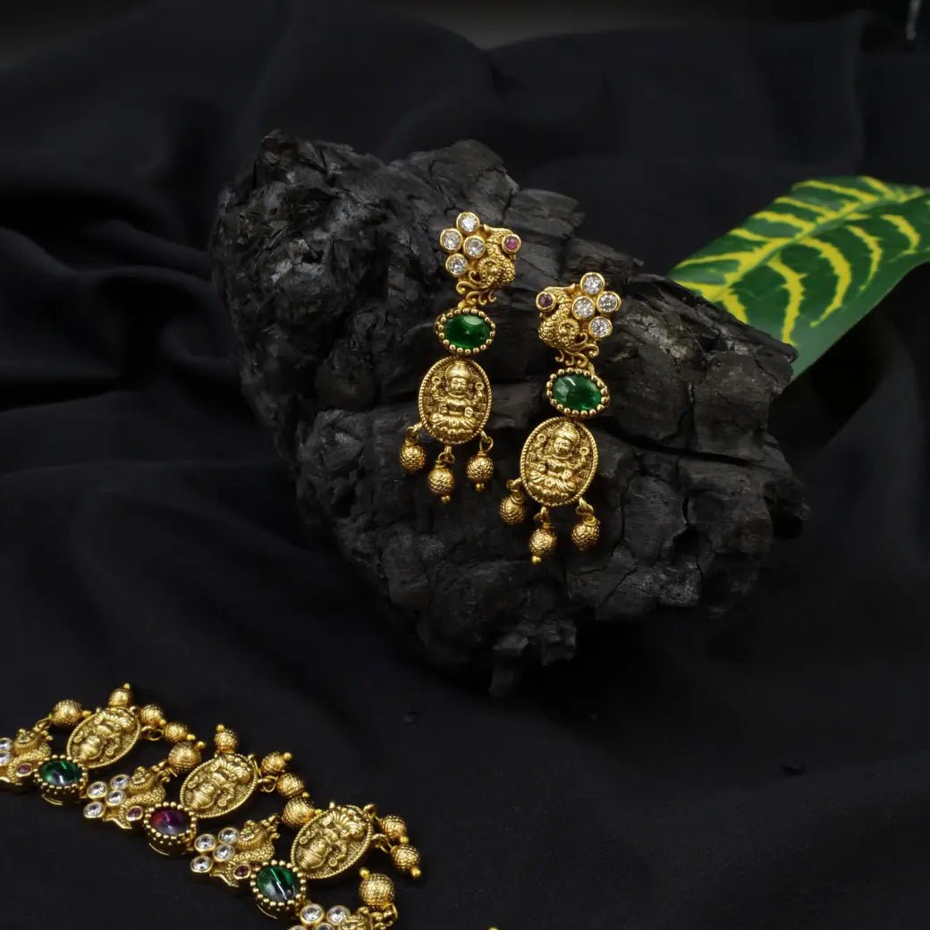 Antique necklace with earrings and kemp like stones - Thenianantham