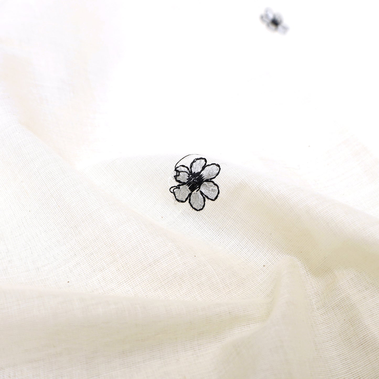 Off White With Silver Zeri Floral Design traditional kerala onam saree