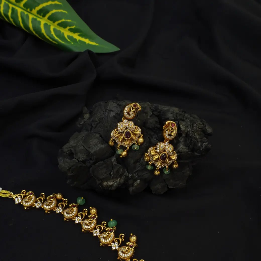 Antique necklace with green beads and earrings set - Thenianantham