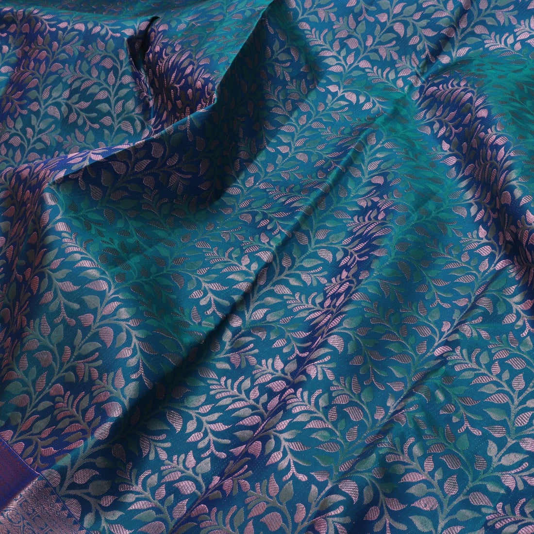Elegance and Tradition: Sarees for Ganesh Chaturthi Celebrations - Thenianantham