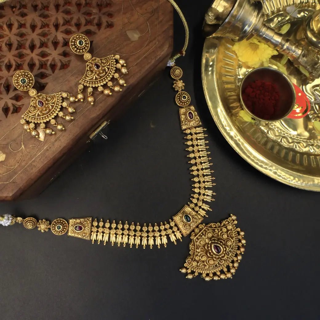 Antique Necklace - Thenianantham