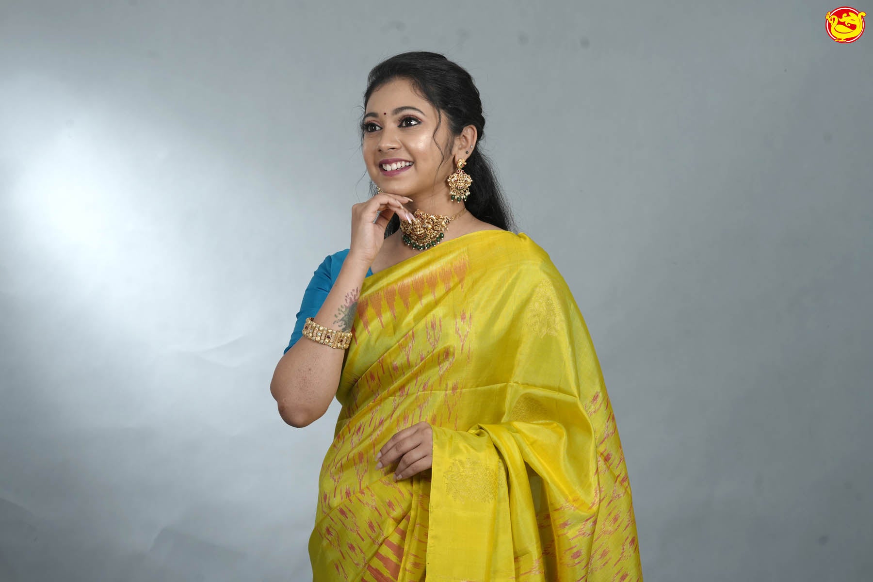 Sneha Green Ikat soft silk saree with sky blue colour pallu