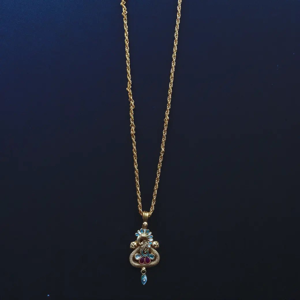 Pendant chain with earrings