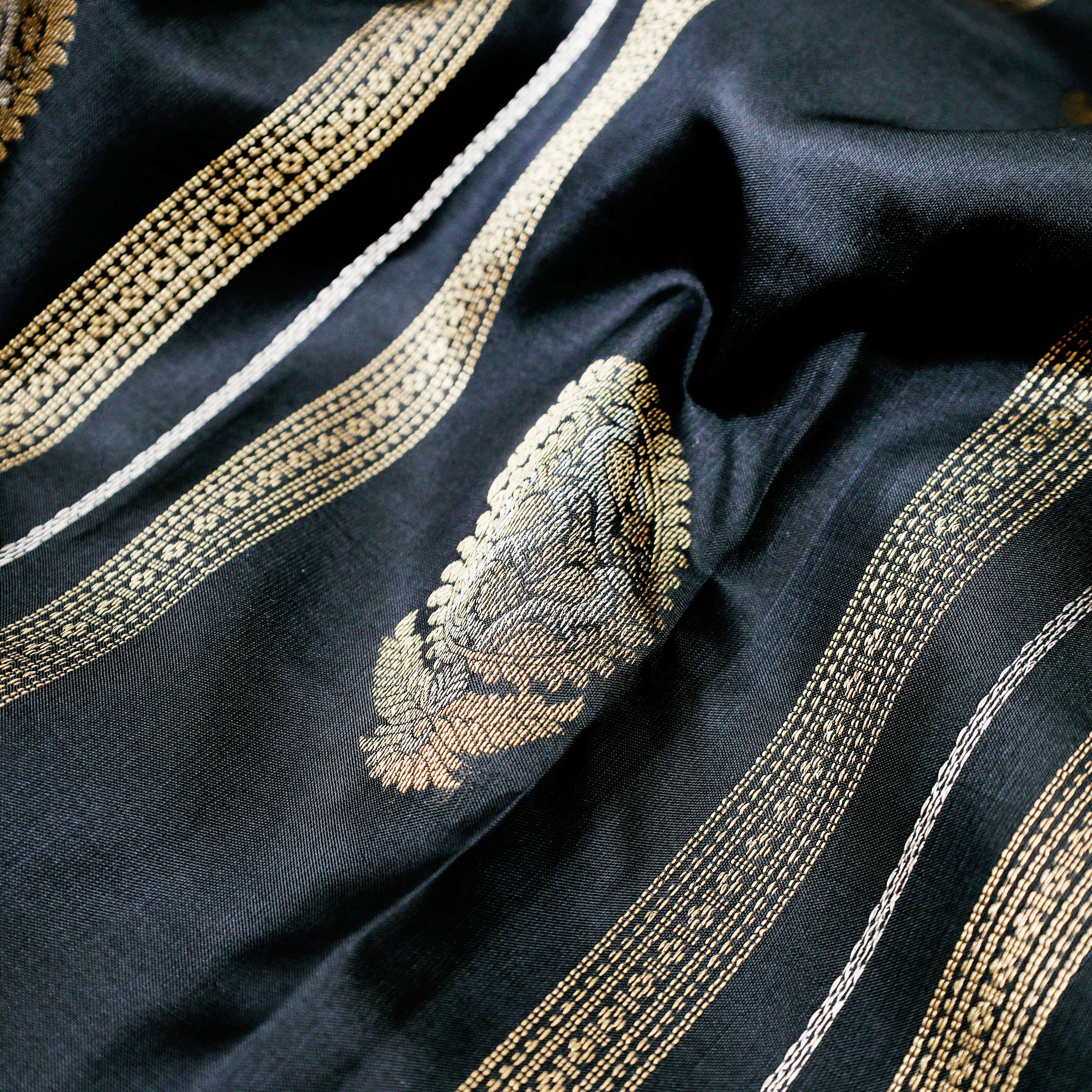 Block Colour Gold Zari Border Yuvana Semi Soft Silk Saree
