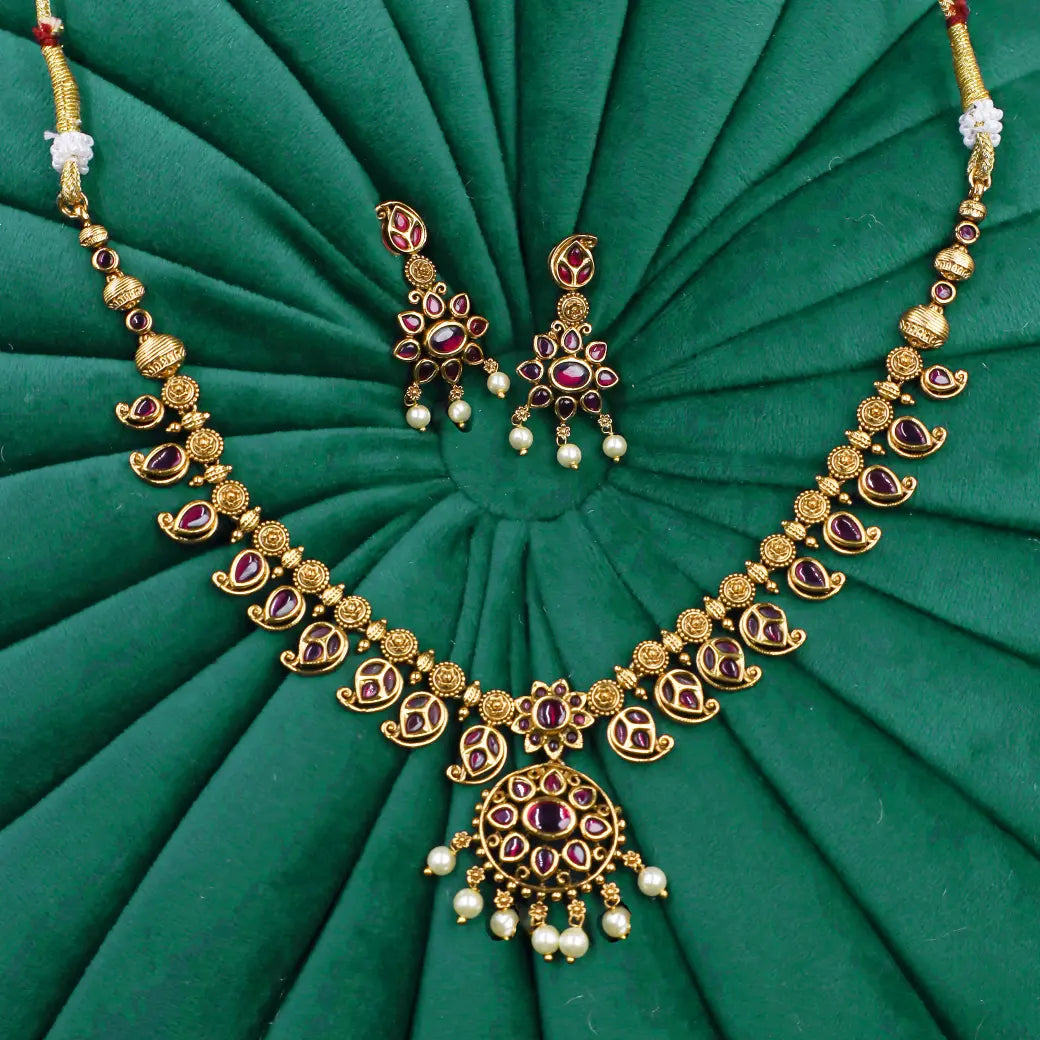Kemp stone necklace with earrings