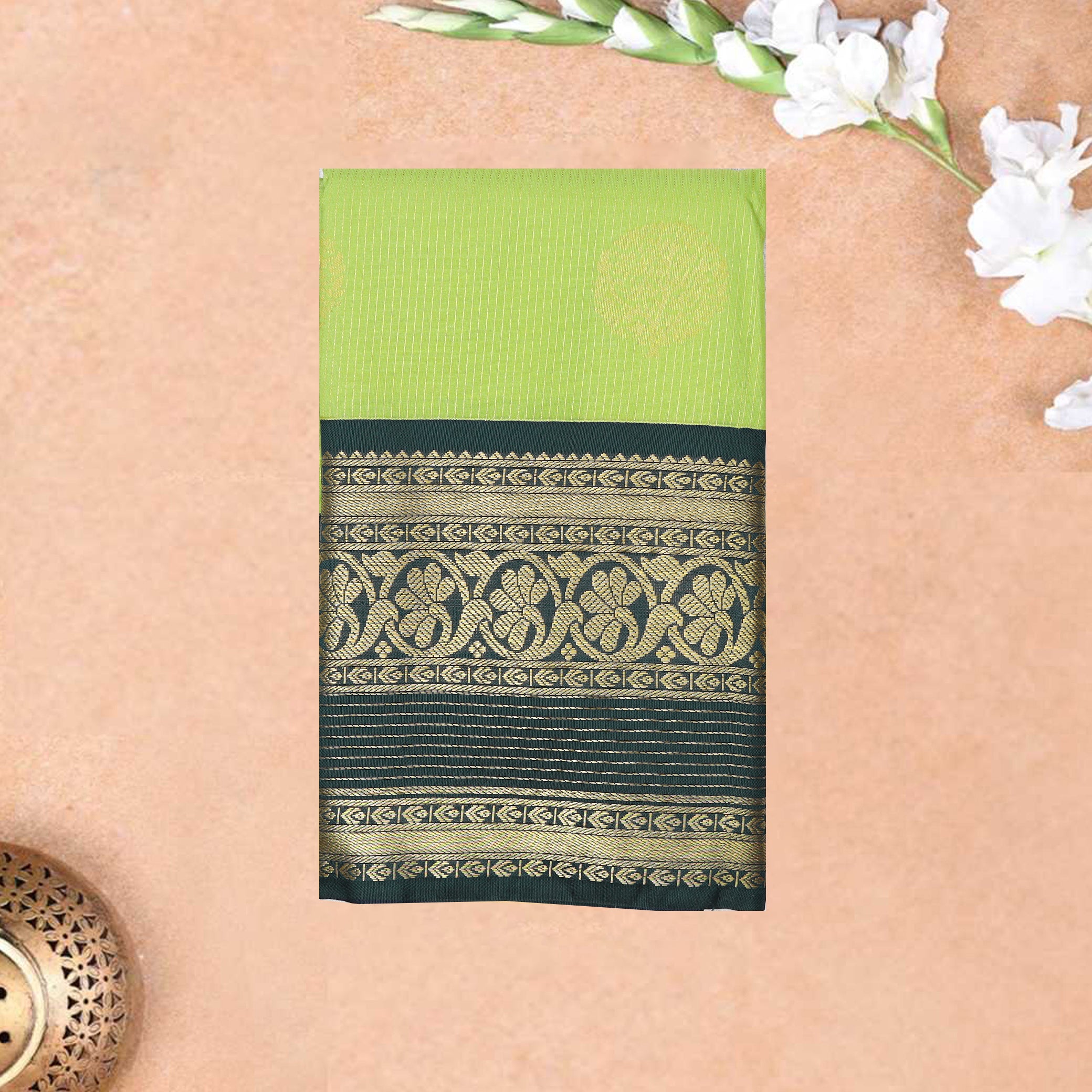 Green With Dark Green Vaira Oosi Silk Saree